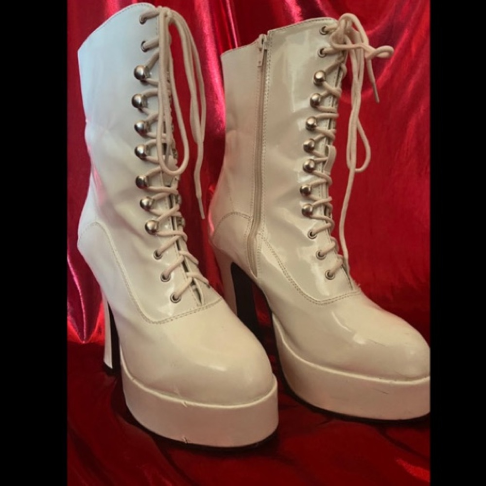 WHITE PLATFORMS